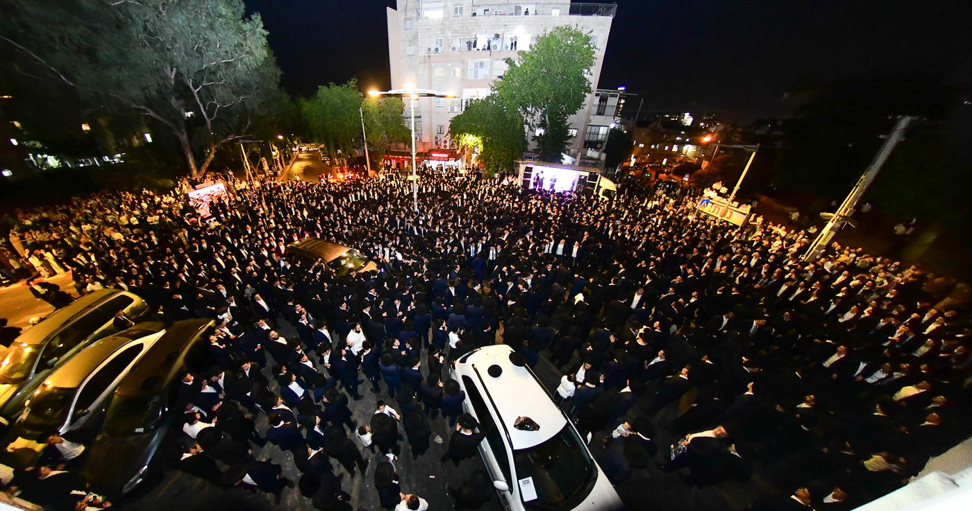 הכנסת ס"ת לישיבת פוניבז' המעטירה