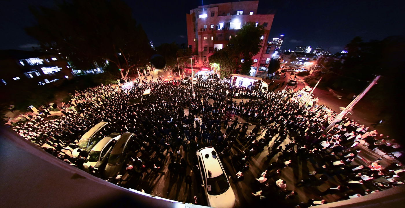 הכנסת ס"ת לישיבת פוניבז' המעטירה