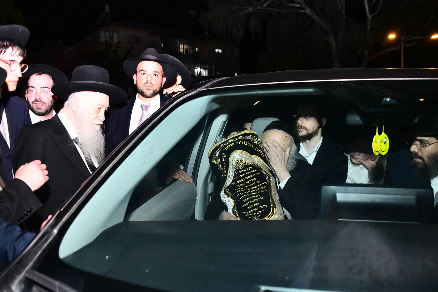 הכנסת ס"ת לישיבת פוניבז' המעטירה