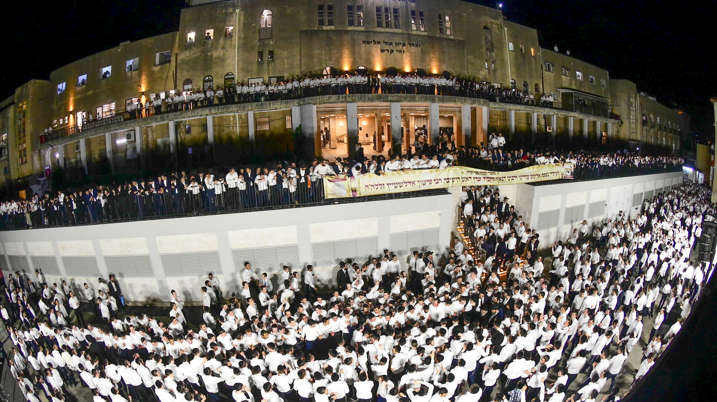 הכנסת ס"ת לישיבת פוניבז' המעטירה