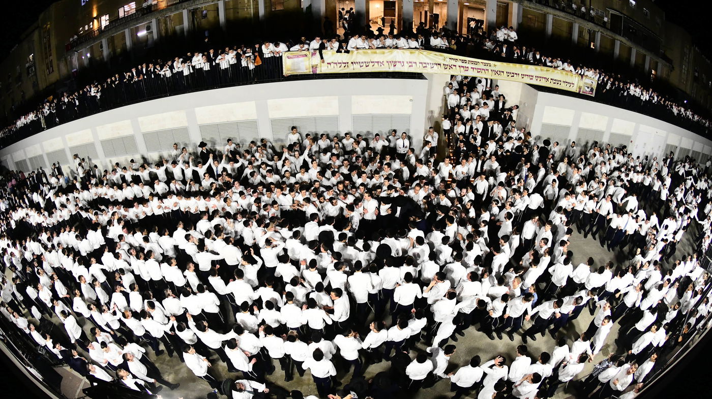 הכנסת ס"ת לישיבת פוניבז' המעטירה
