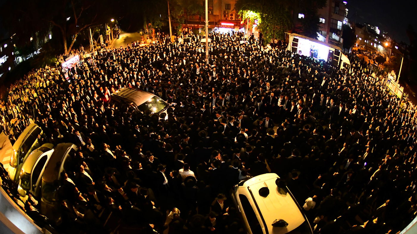 הכנסת ס"ת לישיבת פוניבז' המעטירה