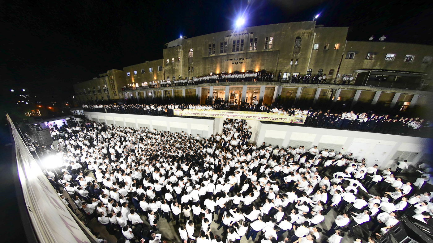 הכנסת ס"ת לישיבת פוניבז' המעטירה