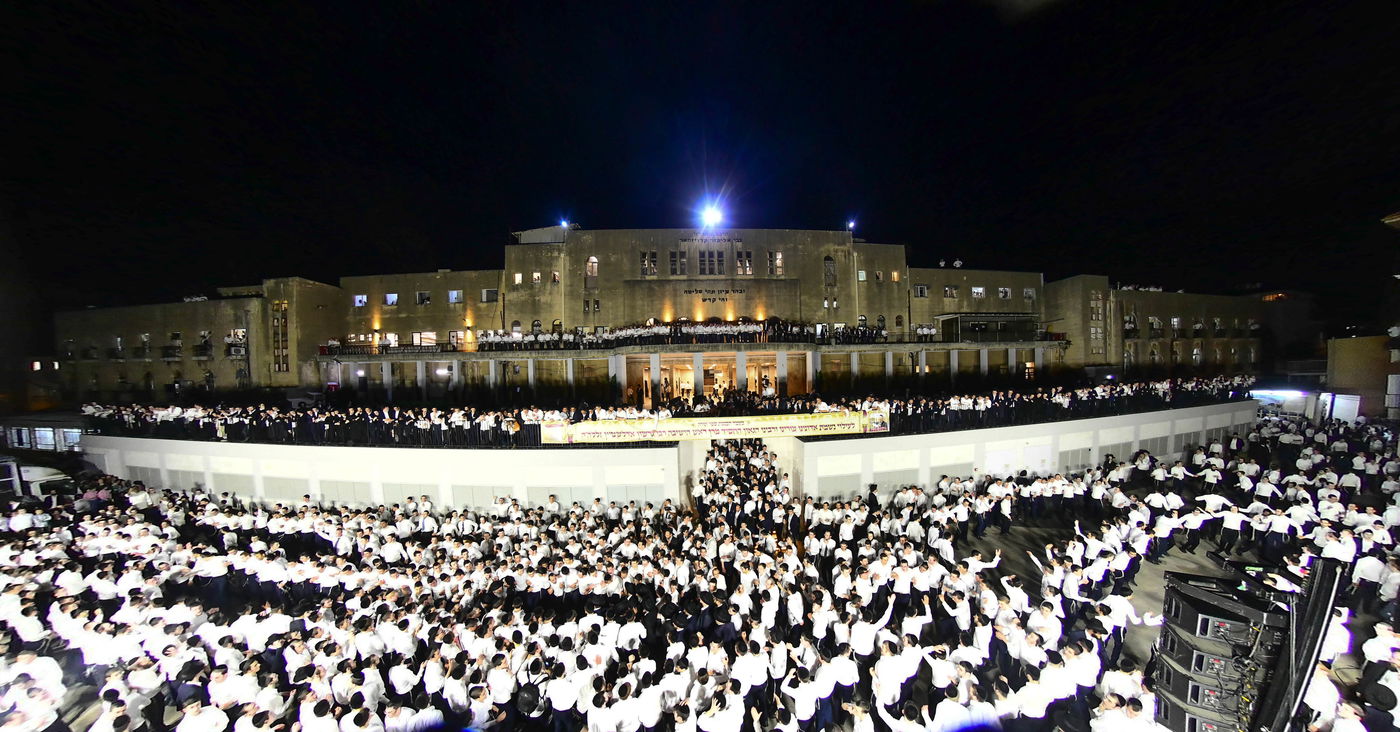 הכנסת ס"ת לישיבת פוניבז' המעטירה