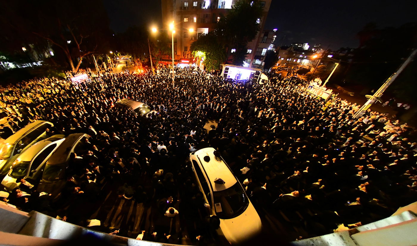 הכנסת ס"ת לישיבת פוניבז' המעטירה