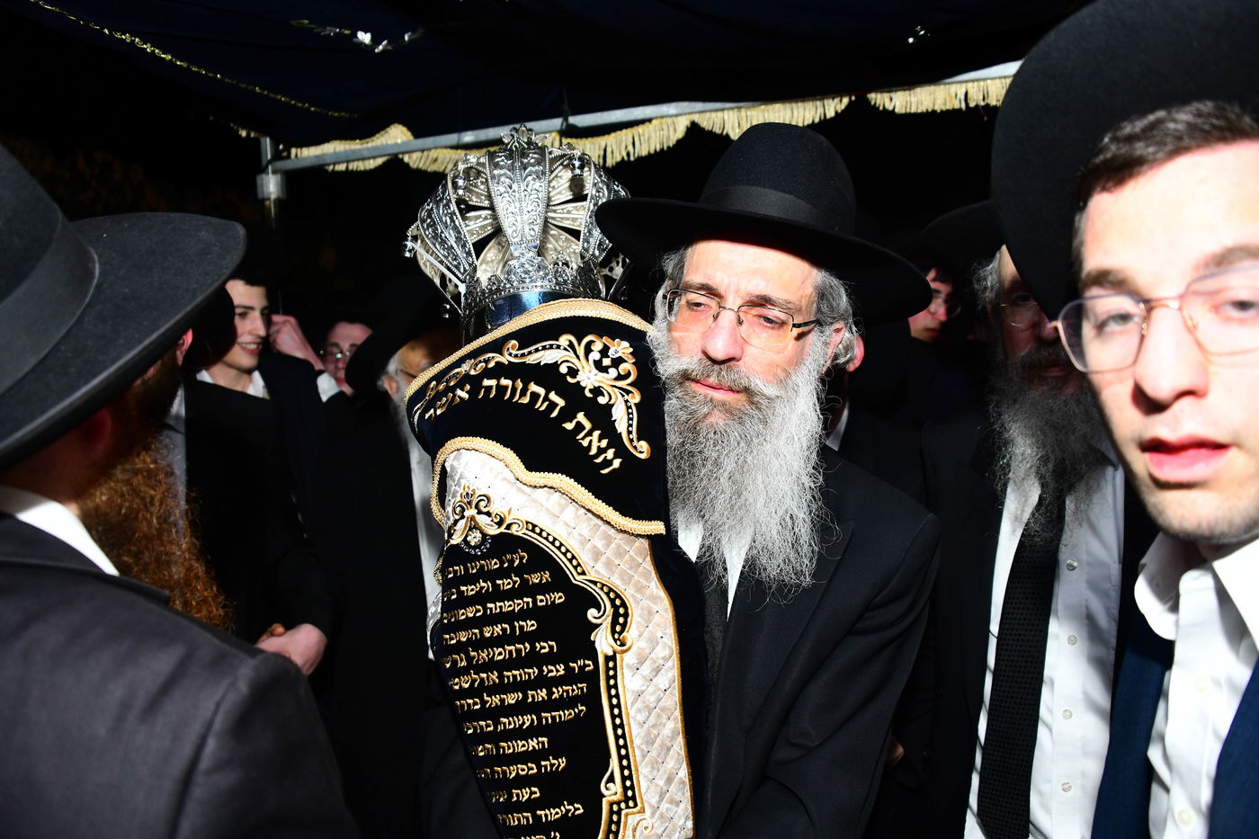 הכנסת ס"ת לישיבת פוניבז' המעטירה