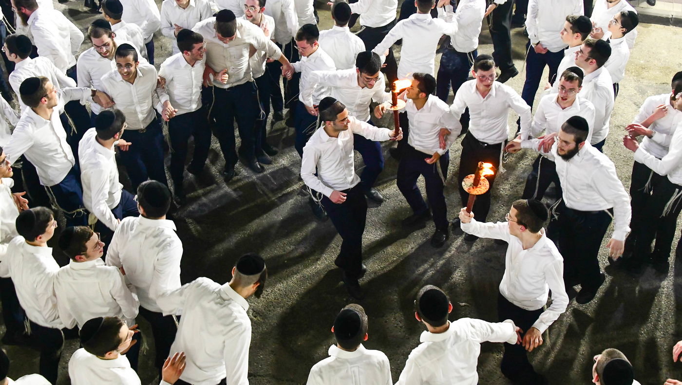 הכנסת ס"ת לישיבת פוניבז' המעטירה