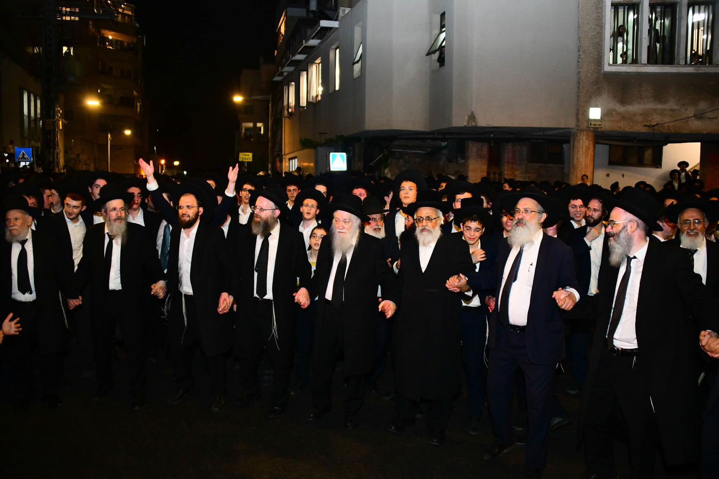 הכנסת ס"ת לישיבת פוניבז' המעטירה