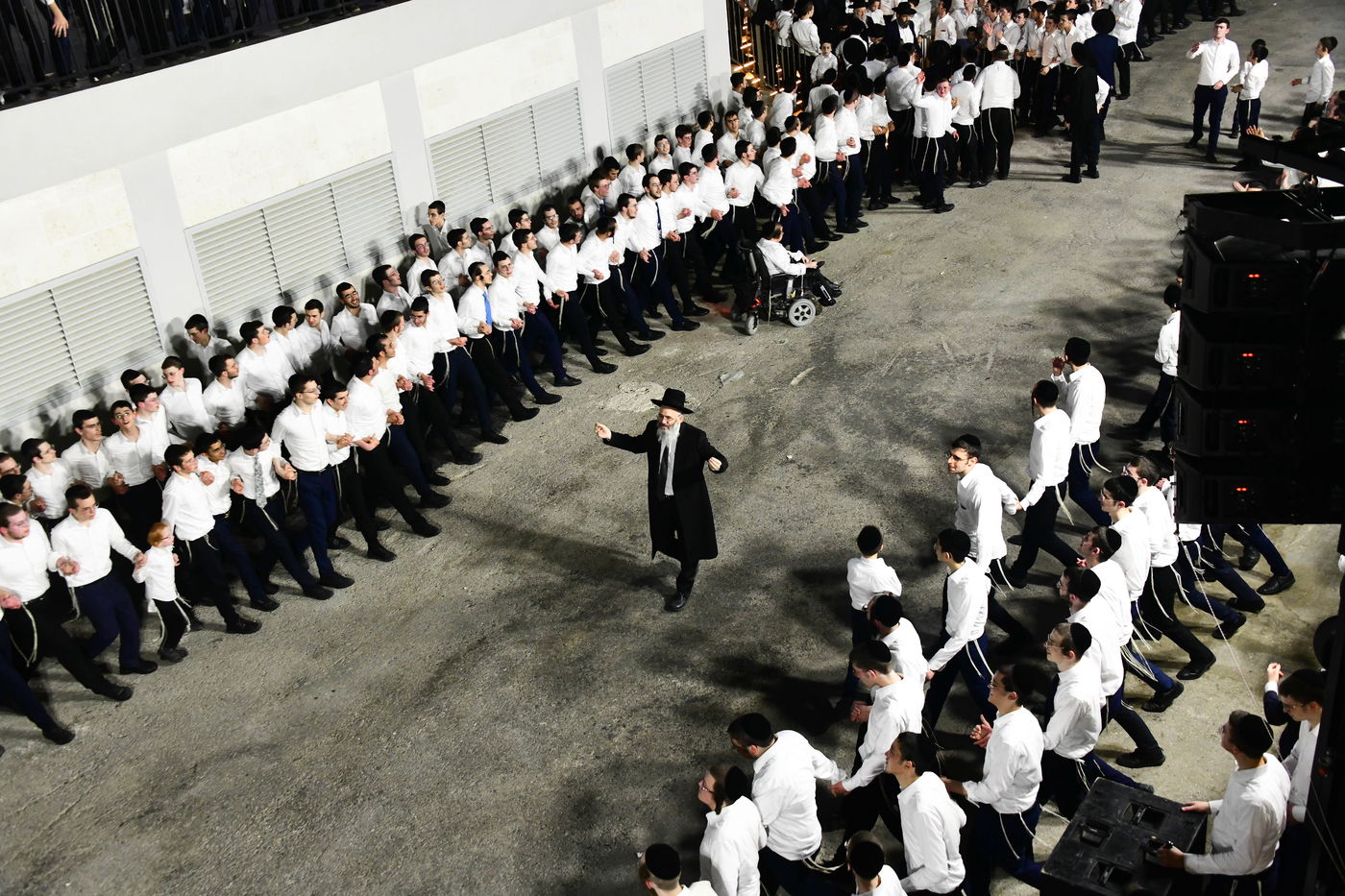 הכנסת ס"ת לישיבת פוניבז' המעטירה