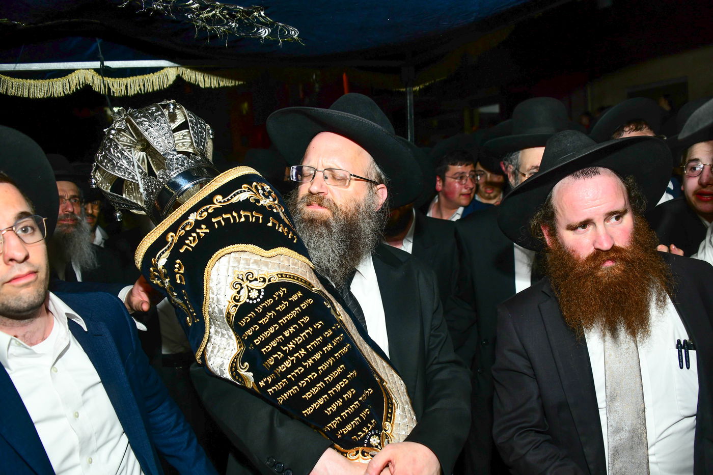 הכנסת ס"ת לישיבת פוניבז' המעטירה