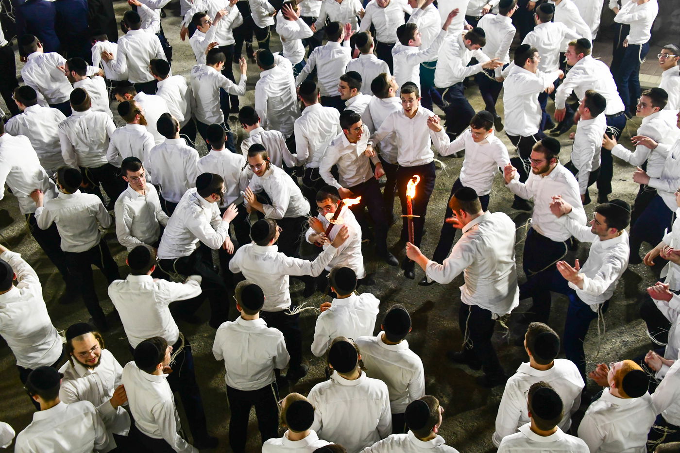 הכנסת ס"ת לישיבת פוניבז' המעטירה