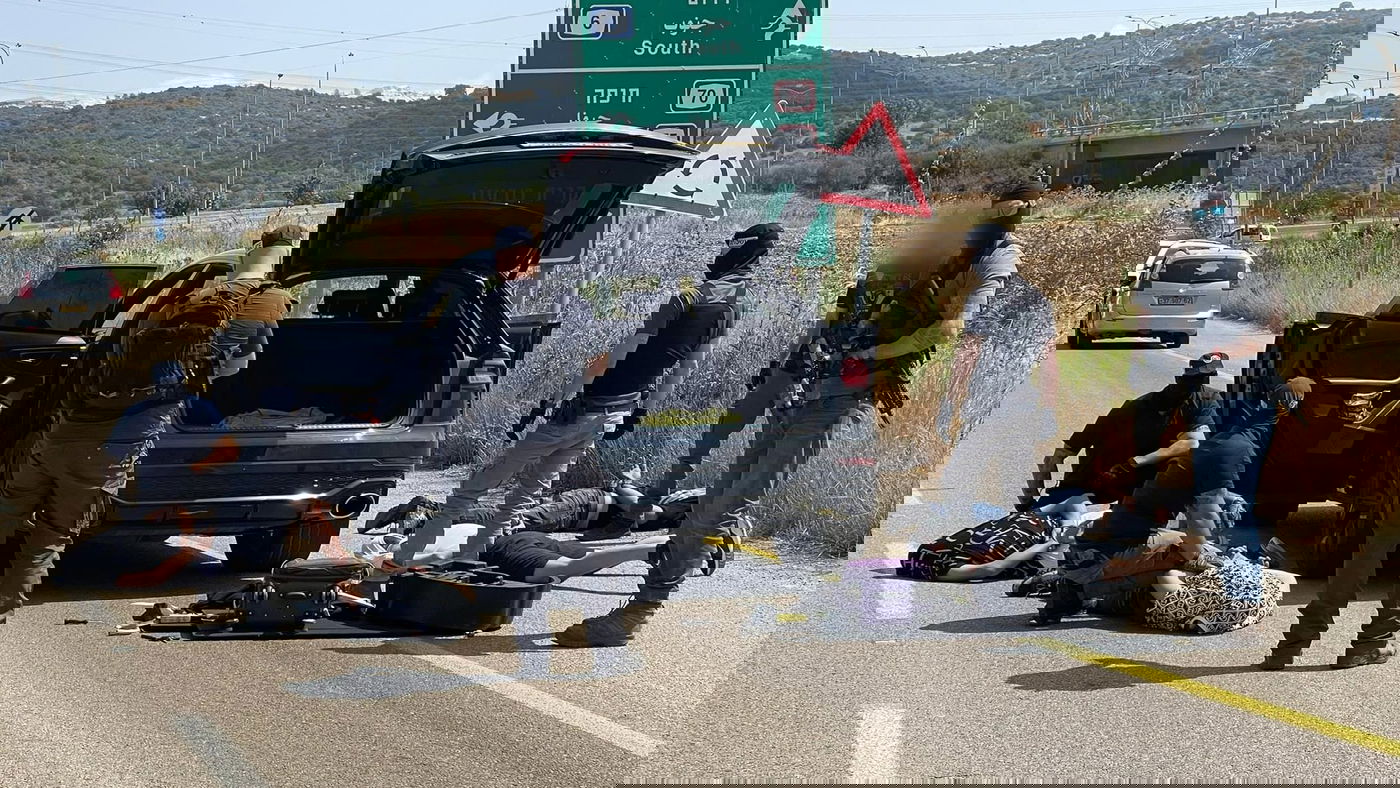 תיעוד דרמטי: שוטרים ובלשים משתלטים על שיירה עבריינית באמצע הכביש