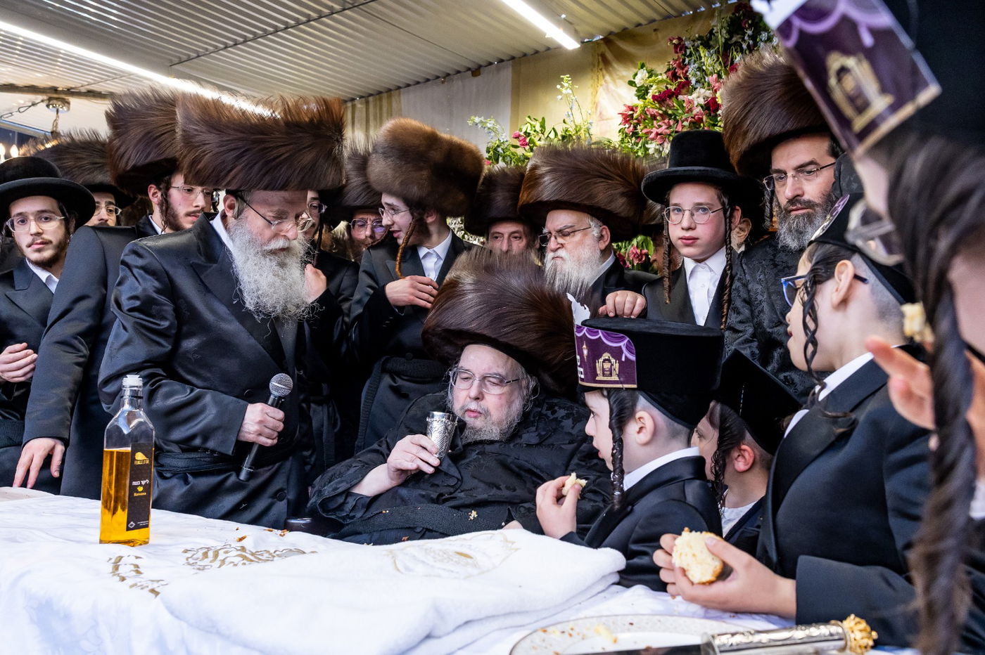 הכנסת ספר תורה לזכותו של האדמו"ר מבעלזא