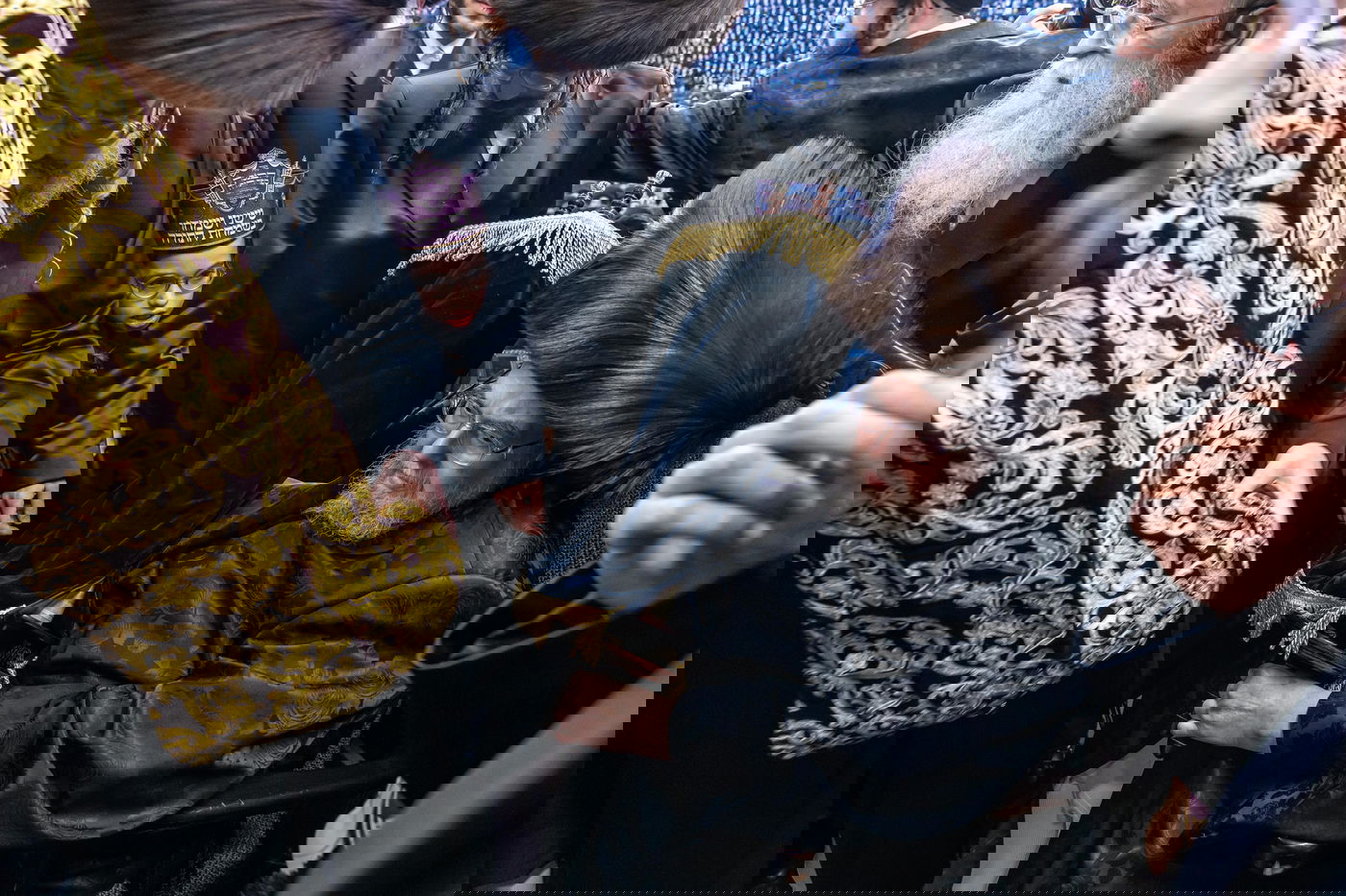 הכנסת ספר תורה לזכותו של האדמו"ר מבעלזא