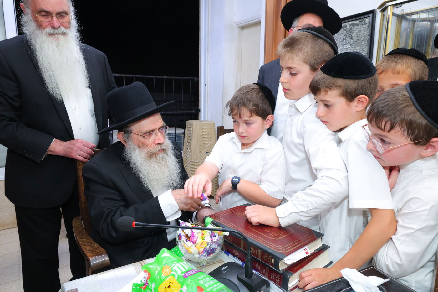 ילדי “נערינו” ביקרו בבתי גדולי ישראל והתברכו