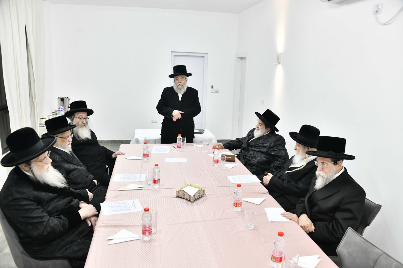 מועצת גדולי התורה, יחד עם מזכיר המועצת הרה"ג יעקב ולצר