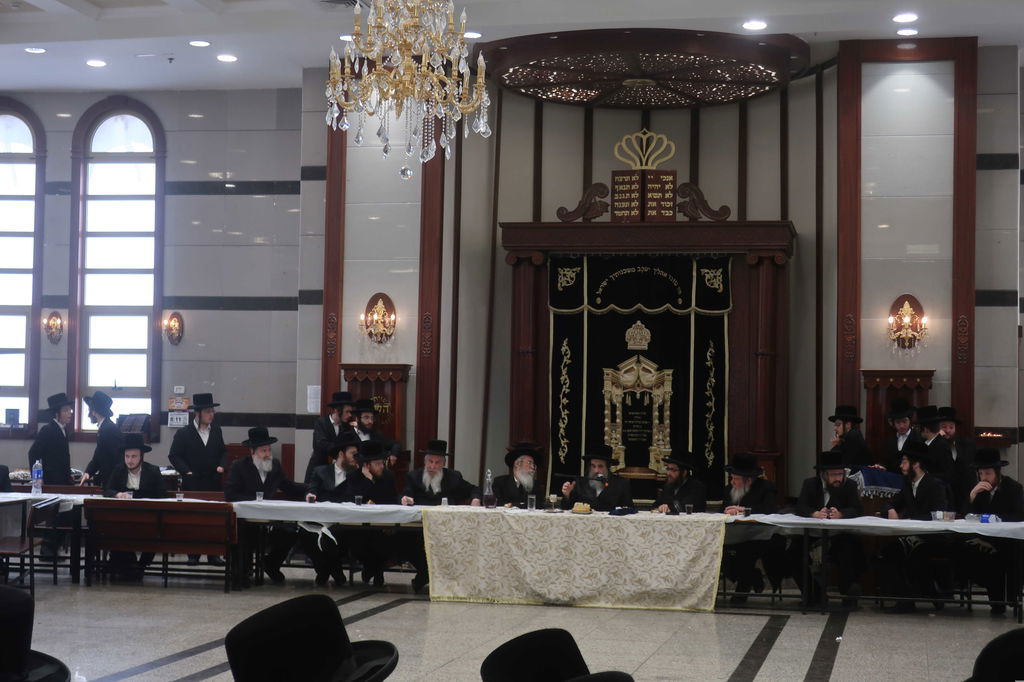 הרה"צ רבי חיים מאיר הגר בביקור בישיבת ויז'ניץ בברכפלד