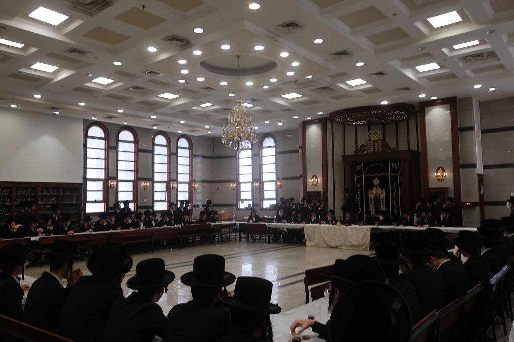 הרה"צ רבי חיים מאיר הגר בביקור בישיבת ויז'ניץ בברכפלד