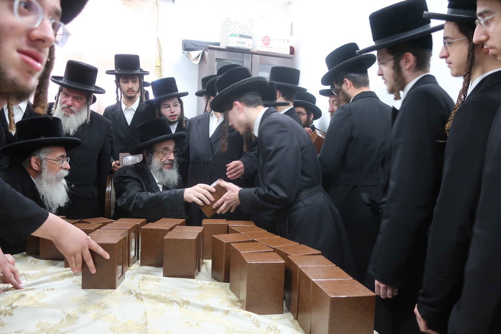 הרה"צ רבי חיים מאיר הגר בביקור בישיבת ויז'ניץ בברכפלד