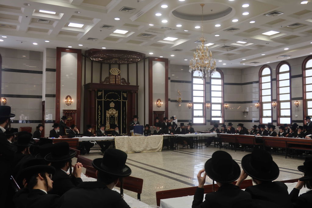 הרה"צ רבי חיים מאיר הגר בביקור בישיבת ויז'ניץ בברכפלד