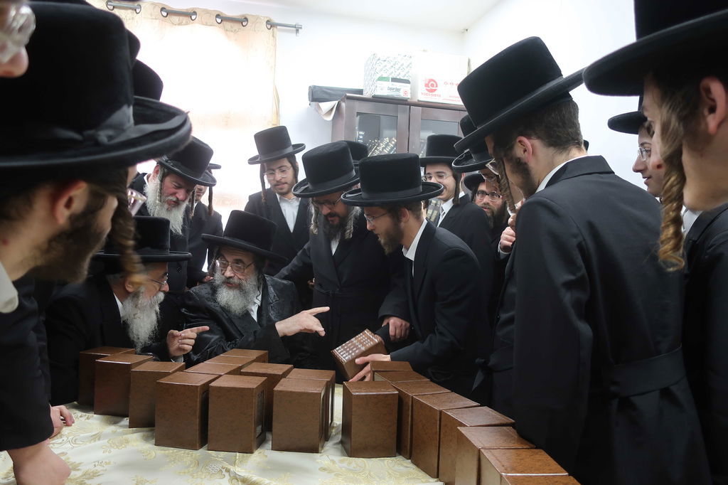 הרה"צ רבי חיים מאיר הגר בביקור בישיבת ויז'ניץ בברכפלד