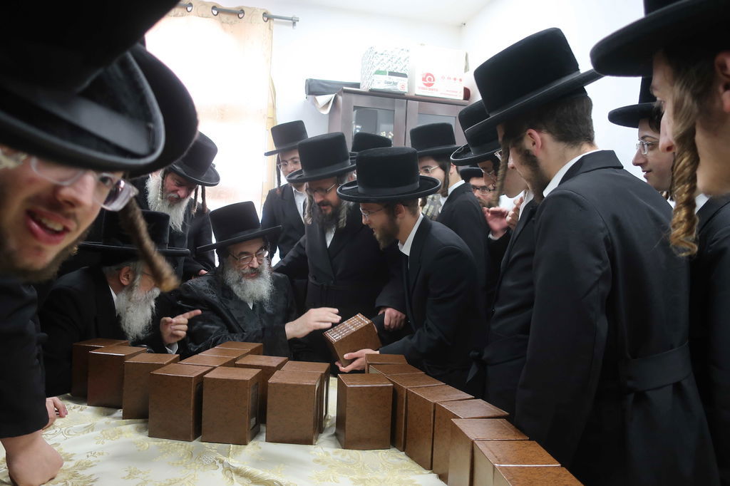 הרה"צ רבי חיים מאיר הגר בביקור בישיבת ויז'ניץ בברכפלד