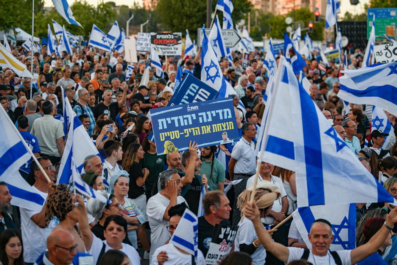 "גלי לא תחליט!" שאגו ההמונים: הפגנת הימין מחוץ לבית המשפט העליון