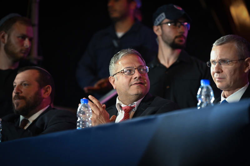 "גלי לא תחליט!" שאגו ההמונים: הפגנת הימין מחוץ לבית המשפט העליון