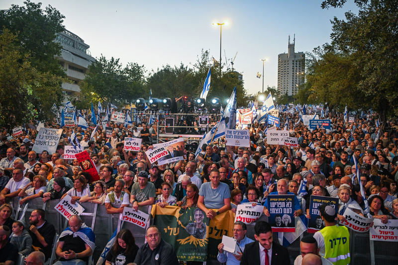 "גלי לא תחליט!" שאגו ההמונים: הפגנת הימין מחוץ לבית המשפט העליון