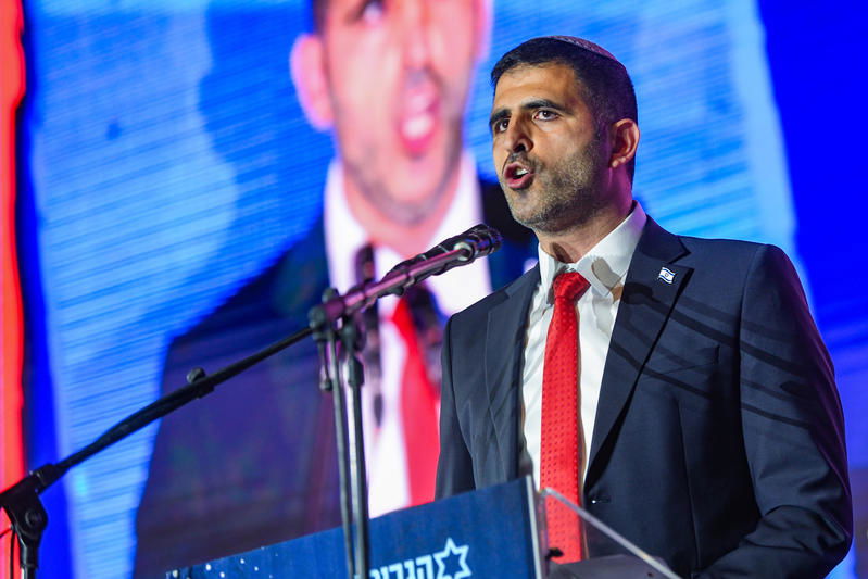 "גלי לא תחליט!" שאגו ההמונים: הפגנת הימין מחוץ לבית המשפט העליון