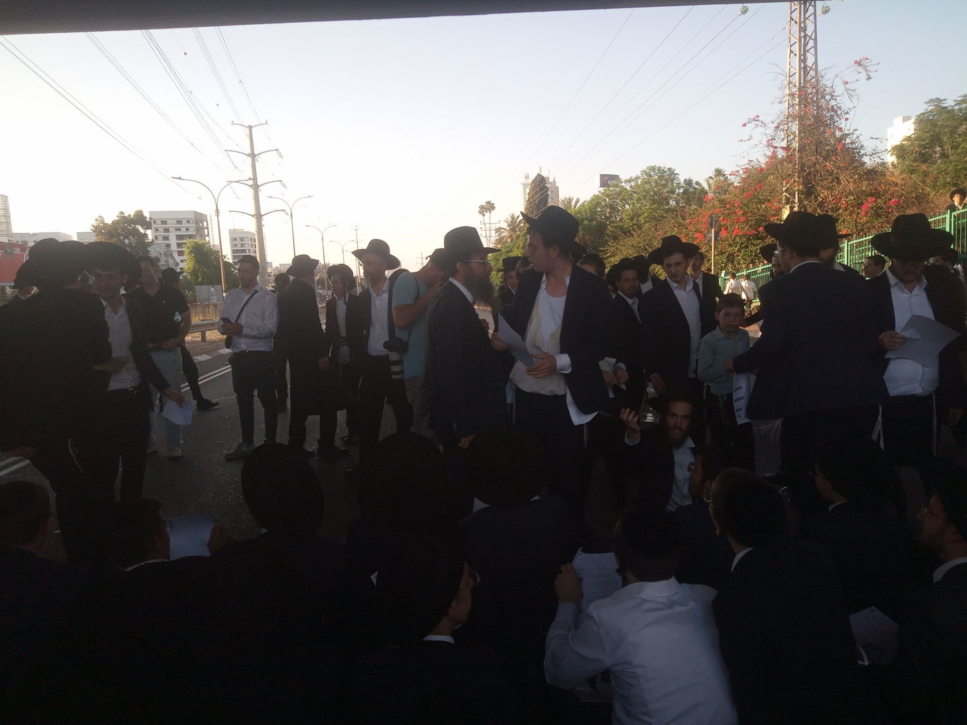 הפגנת הקיצונים בכניסה לבני ברק