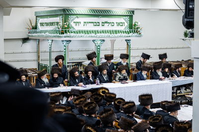 שבועות בחצה"ק באבוב 45