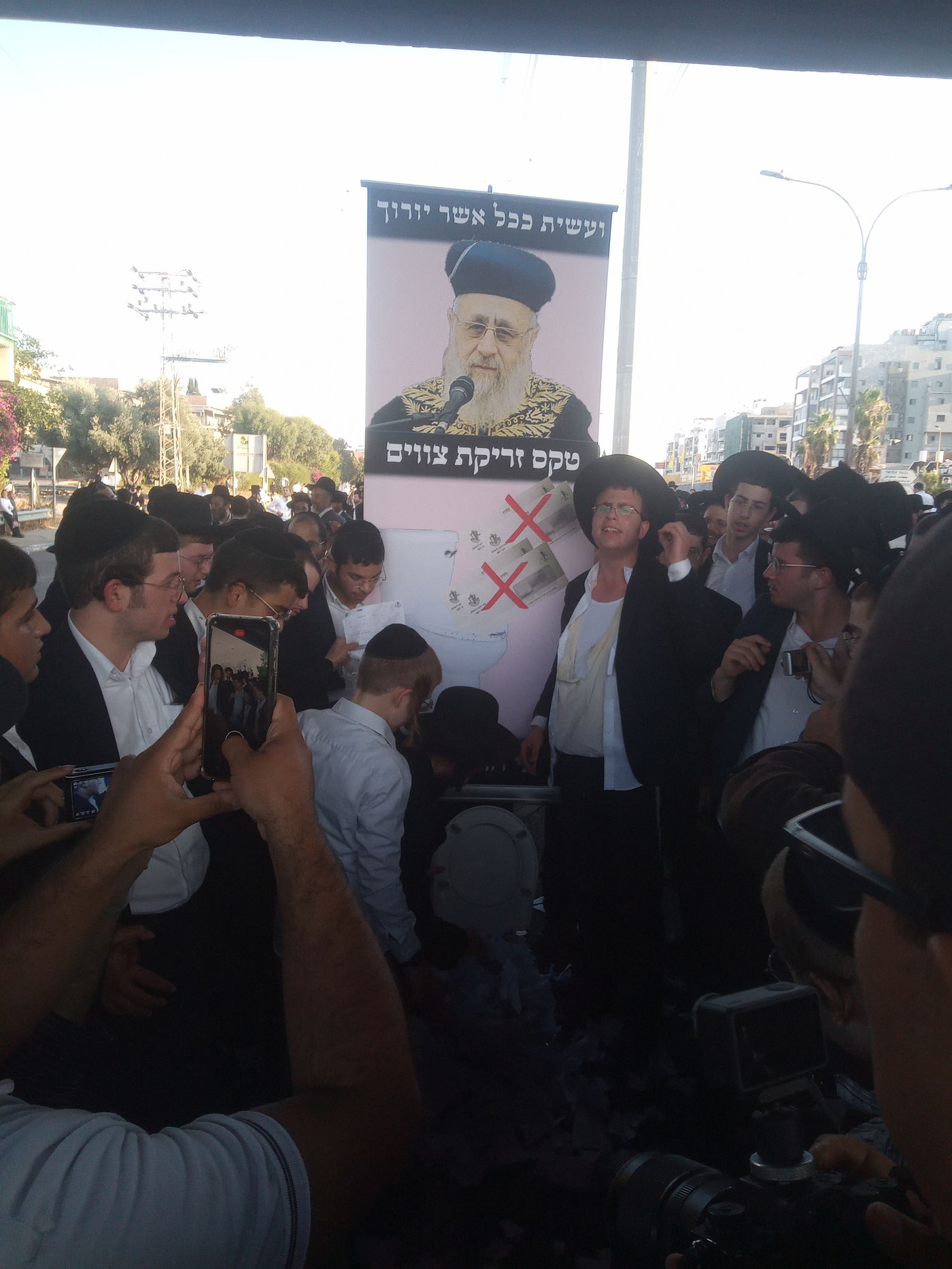 הפגנת הקיצונים בכניסה לבני ברק