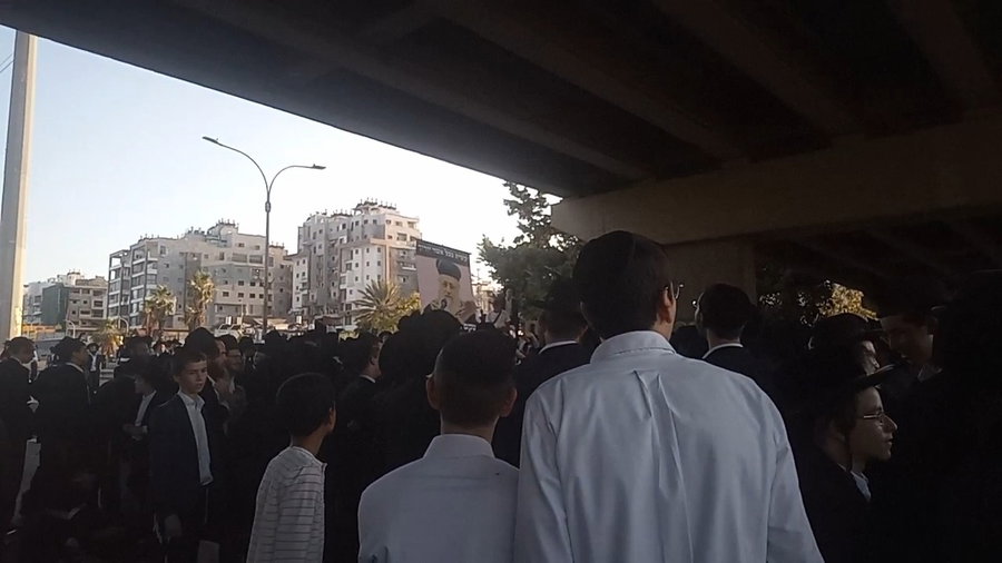 הפגנת הקיצונים בכניסה לבני ברק
