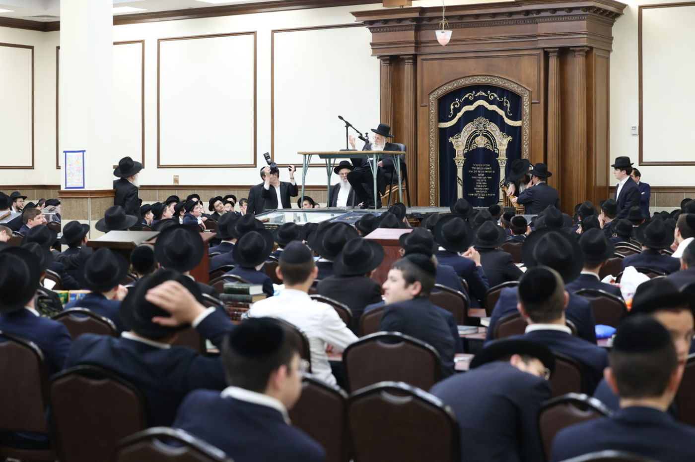 הגאון רבי עזריאל אויערבאך במסע לארה"ב