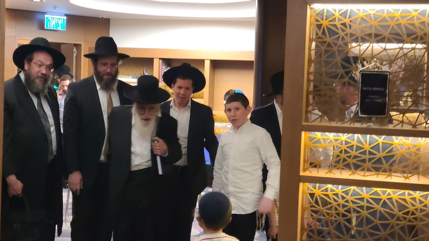 הגאון רבי עזריאל אויערבאך במסע לארה"ב