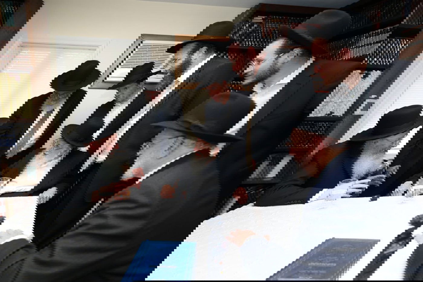 הגאון רבי עזריאל אויערבאך במסע לארה"ב