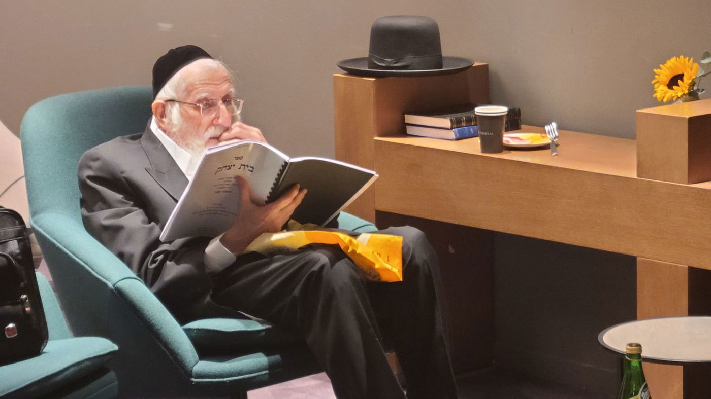 הגאון רבי עזריאל אויערבאך במסע לארה"ב