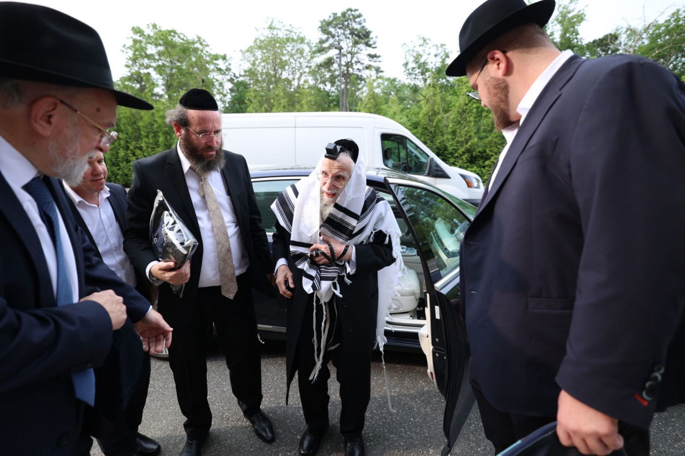 הגאון רבי עזריאל אויערבאך במסע לארה"ב