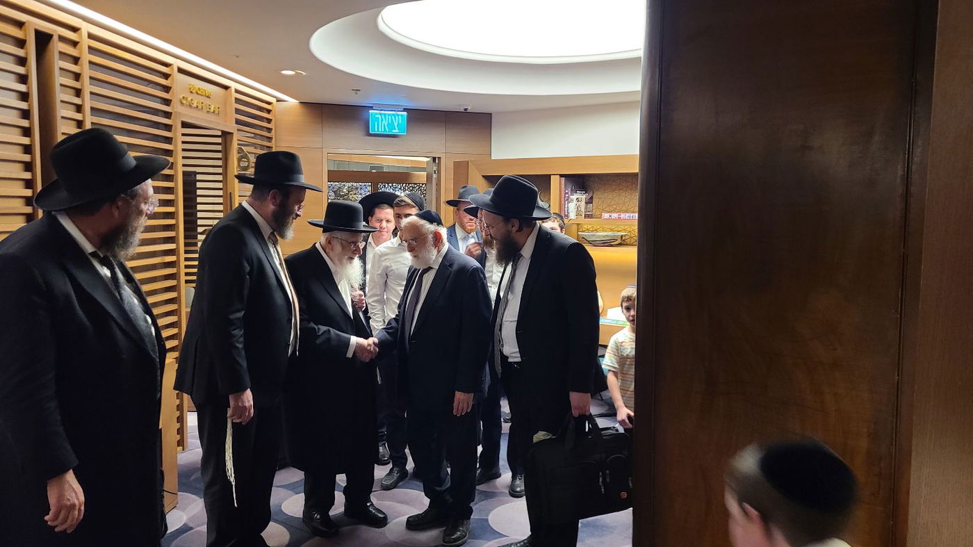 הגאון רבי עזריאל אויערבאך במסע לארה"ב