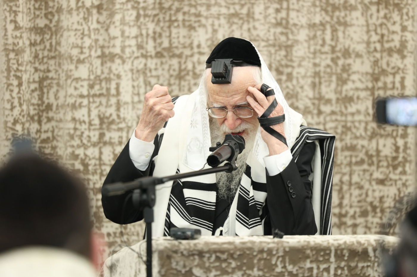 הגאון רבי עזריאל אויערבאך במסע לארה"ב