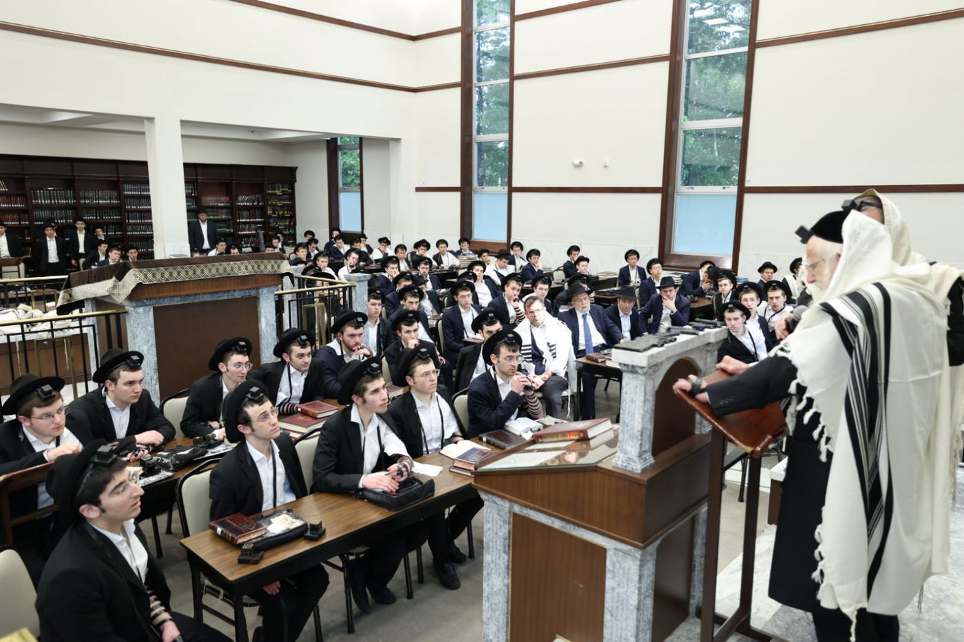 הגאון רבי עזריאל אויערבאך במסע לארה"ב