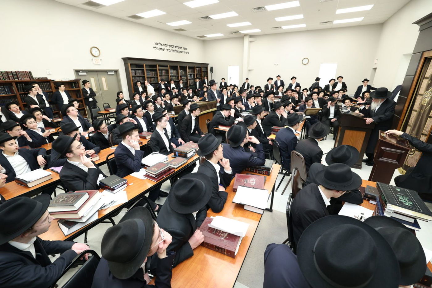 הגאון רבי עזריאל אויערבאך במסע לארה"ב