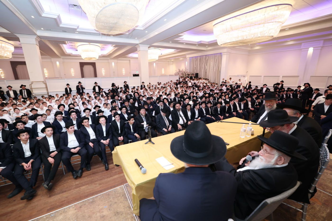 הגאון רבי עזריאל אויערבאך במסע לארה"ב