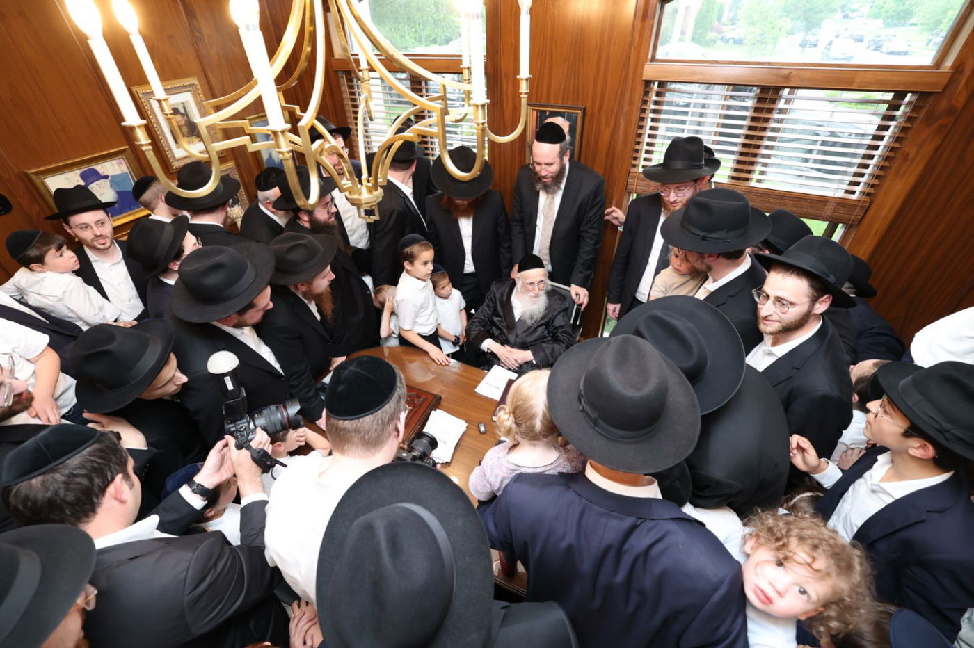 הגאון רבי עזריאל אויערבאך במסע לארה"ב