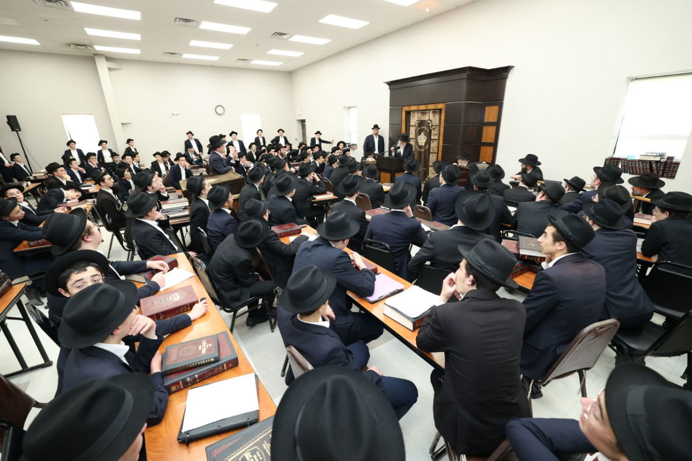 הגאון רבי עזריאל אויערבאך במסע לארה"ב