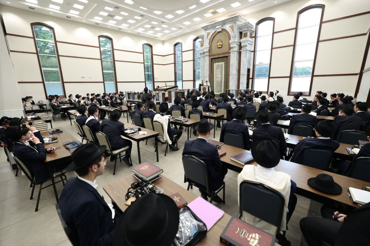 הגאון רבי עזריאל אויערבאך במסע לארה"ב