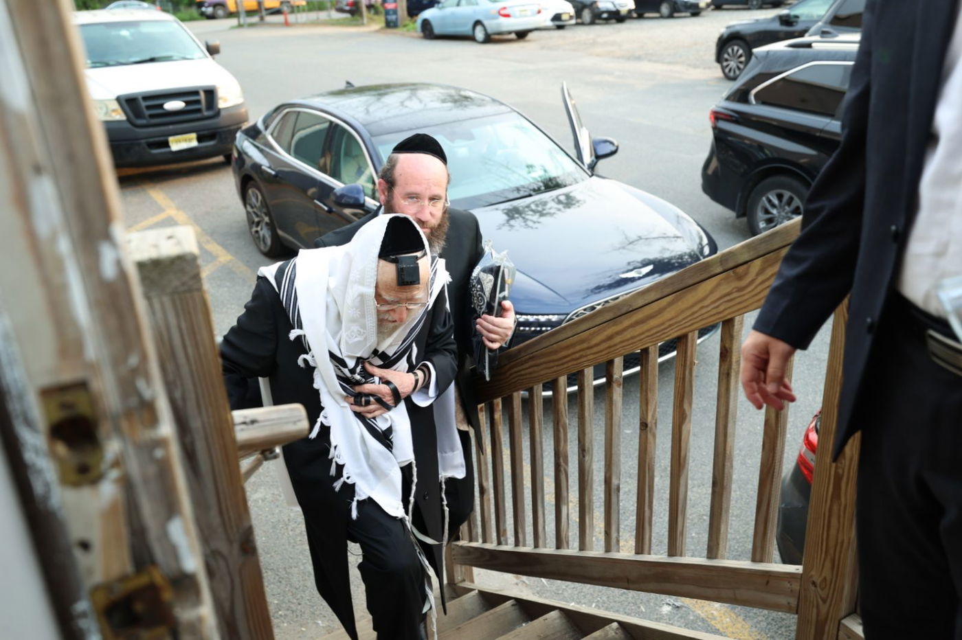 הגאון רבי עזריאל אויערבאך במסע לארה"ב