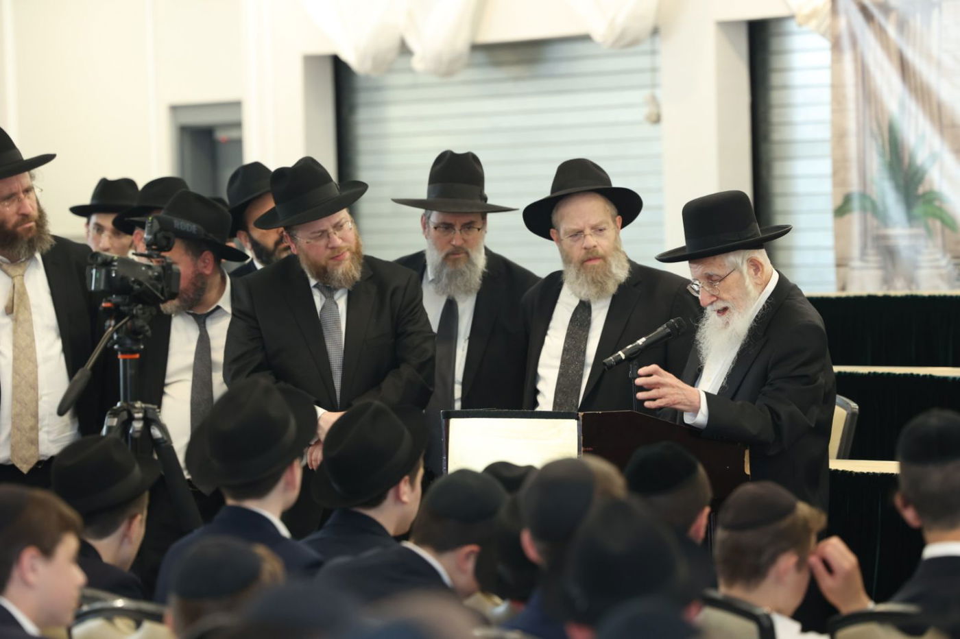 הגאון רבי עזריאל אויערבאך במסע לארה"ב