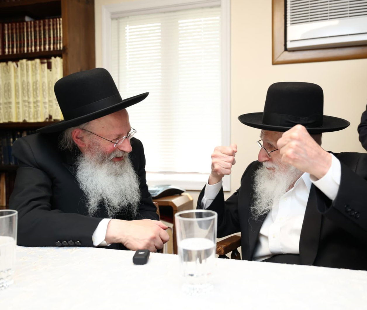 הגאון רבי עזריאל אויערבאך במסע לארה"ב